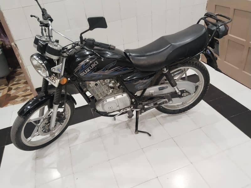 Suzuki Gs150 SE 2022 model Islamabad number lush condition 1