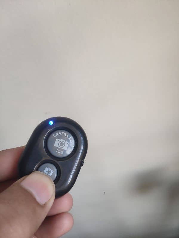 remote Bluetooth shutter button control for iphone and Android 1