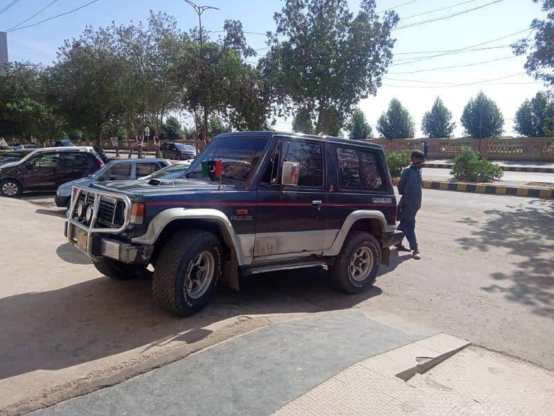 Mitsubishi Pajero 1987 5