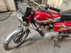 honda 125 tanki tapa original he batha Ka paint krwaya he