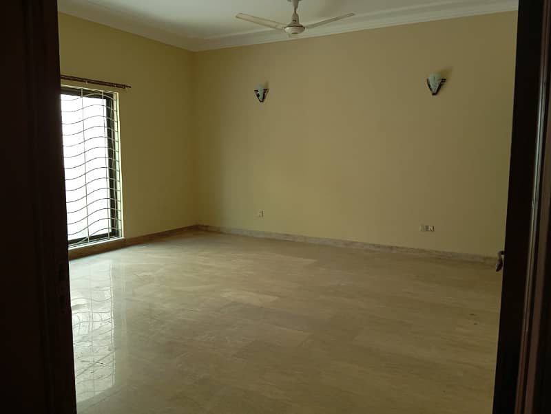 1 Kanal Beautiful Hot Location House With 5 Beds Is Available For Rent In DHA Phase 4 ,Lahore 4