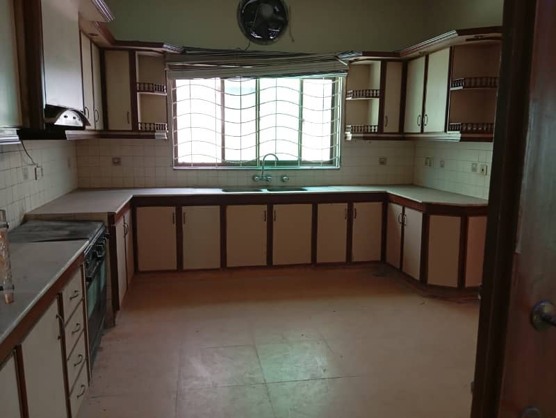 1 Kanal Beautiful Hot Location House With 5 Beds Is Available For Rent In DHA Phase 4 ,Lahore 6