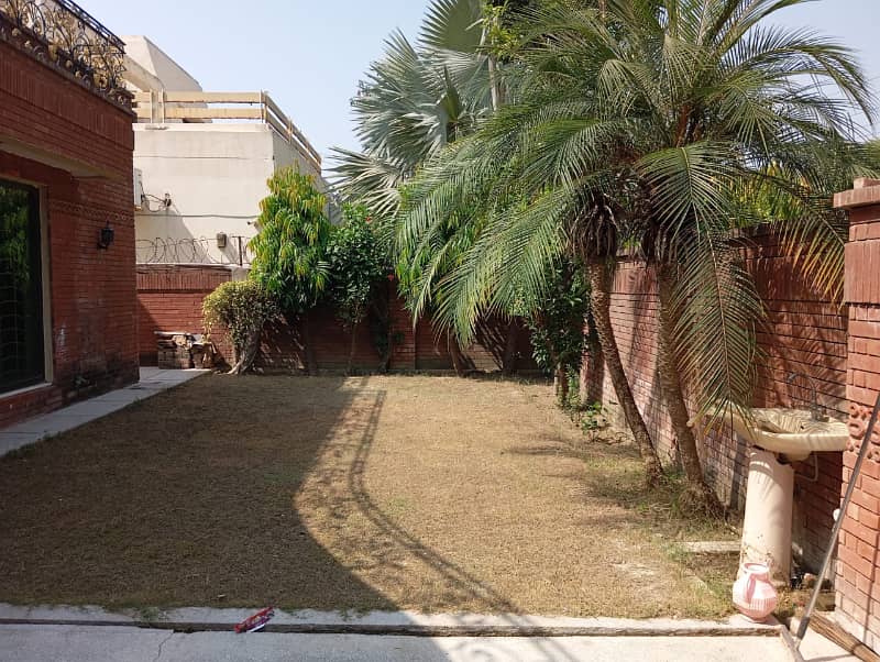 1 Kanal Beautiful Hot Location House With 5 Beds Is Available For Rent In DHA Phase 4 ,Lahore 10