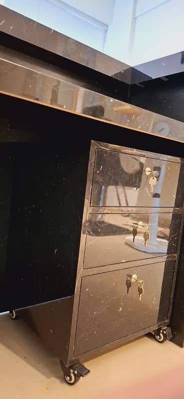 Counter Table With 3 Locking Draws 1