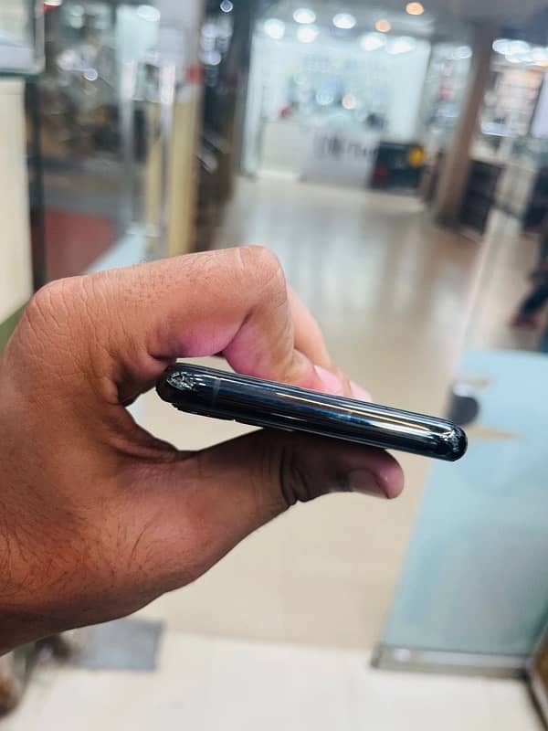 iPhone 11 Pro (Non pta) ,. iPhone Xsmax 256 GB pta approved 1