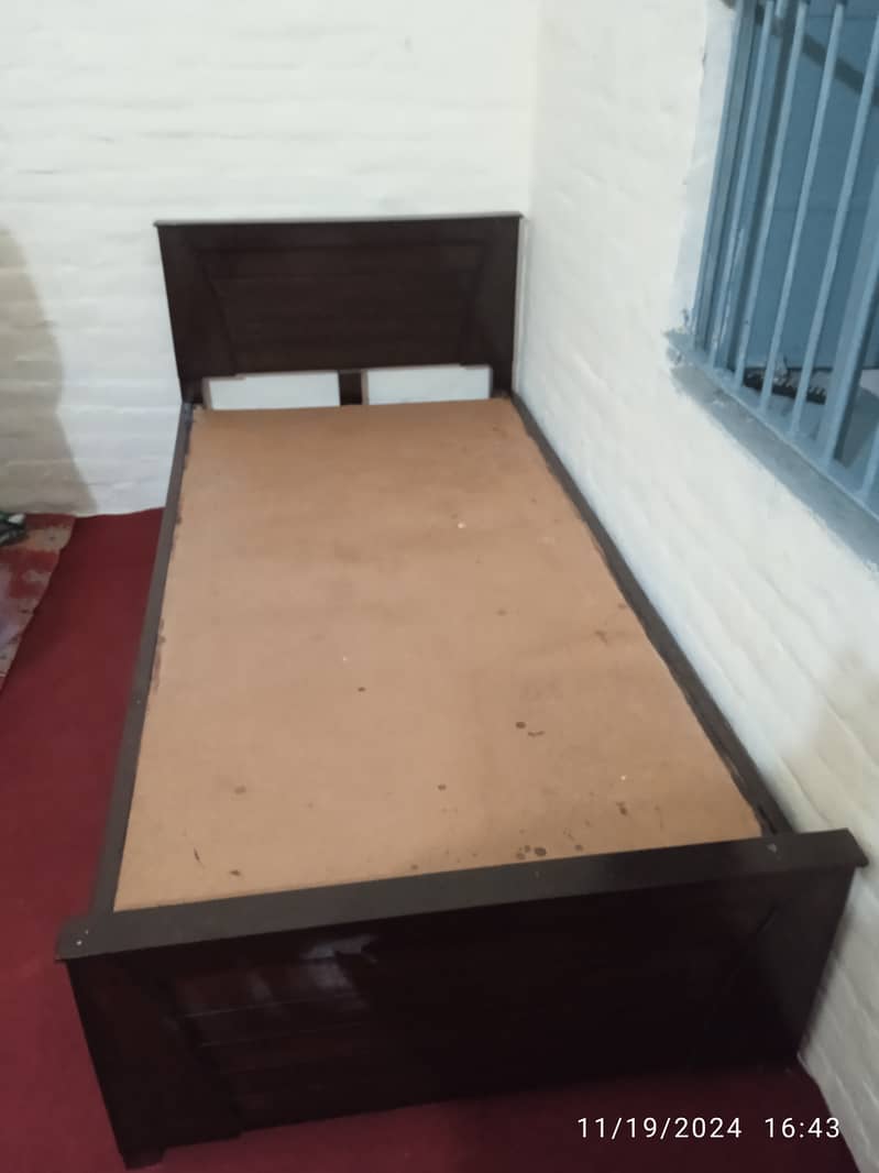 single bed wooden 0