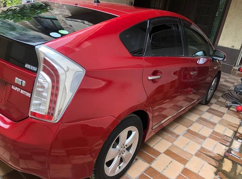 Toyota Prius 2014 3