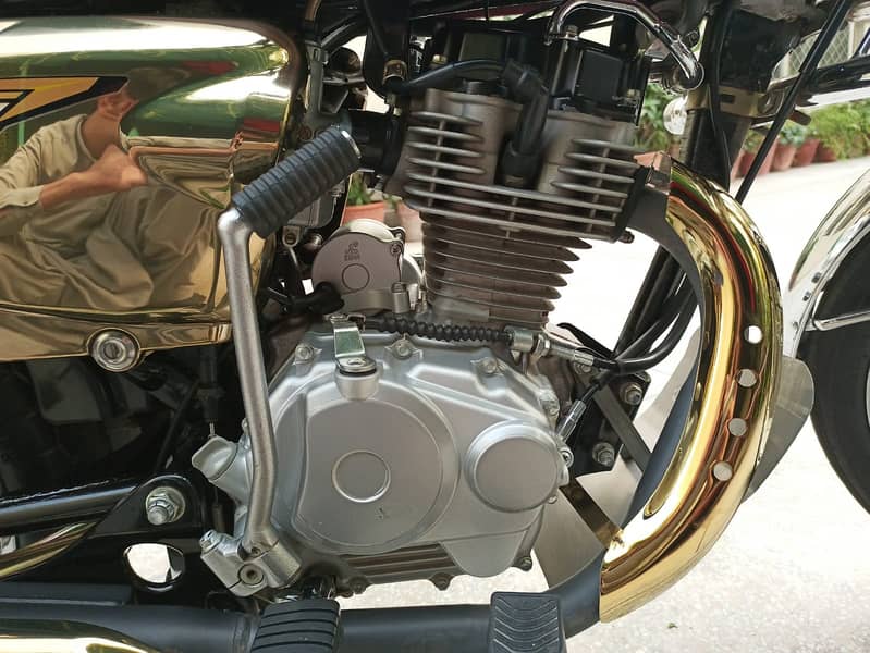 Honda CG 125 2024 gold edition. 4