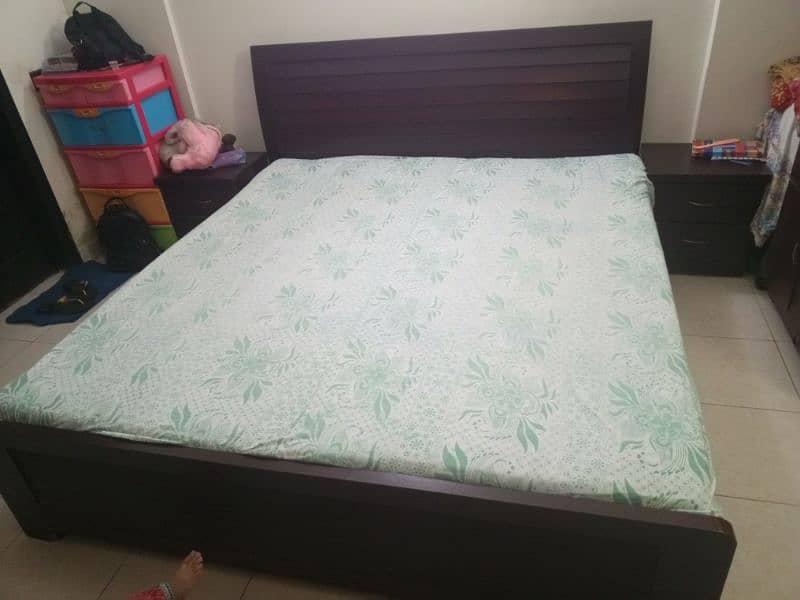 selling MY double bed 0