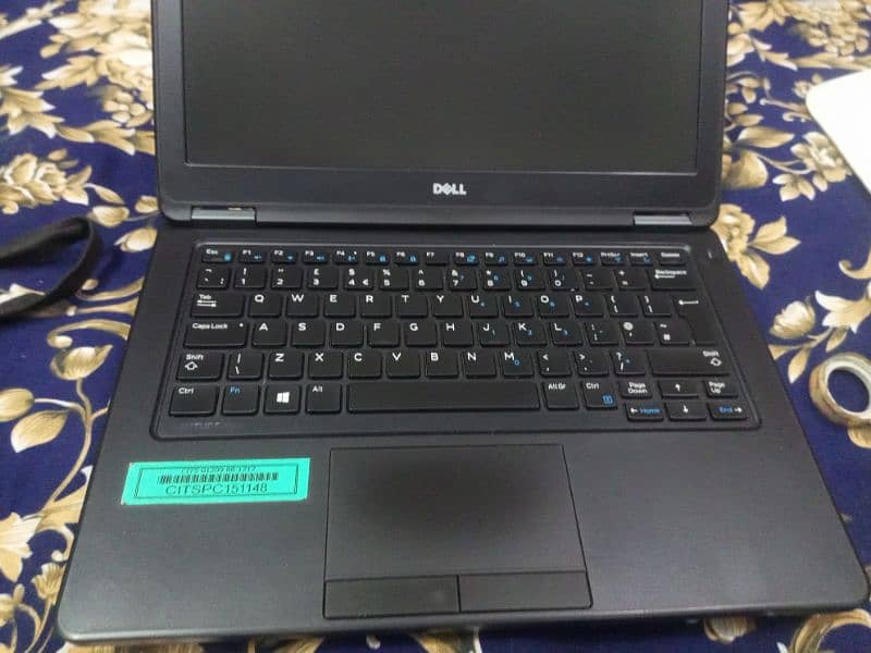 Dell Laptop Core i3 5Gen 8/128 GB SSD HD Display 4