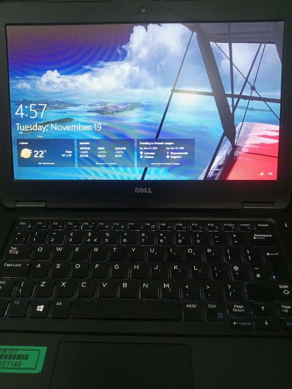 Dell Laptop Core i3 5Gen 8/128 GB SSD HD Display 8