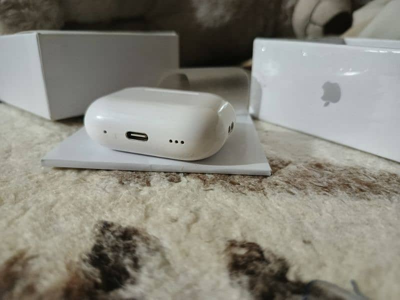 Apple Airpords pro (2nd generation) with magsafe charging and Anc 1