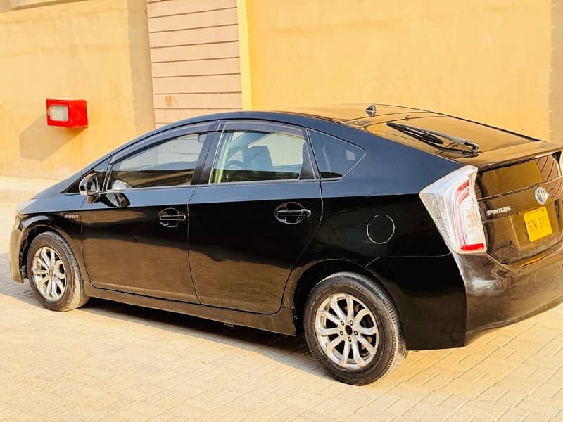 Toyota Prius 2011/2015 FULL ORIGINAL CONDITION INSIDE AND OUTSIDE 1