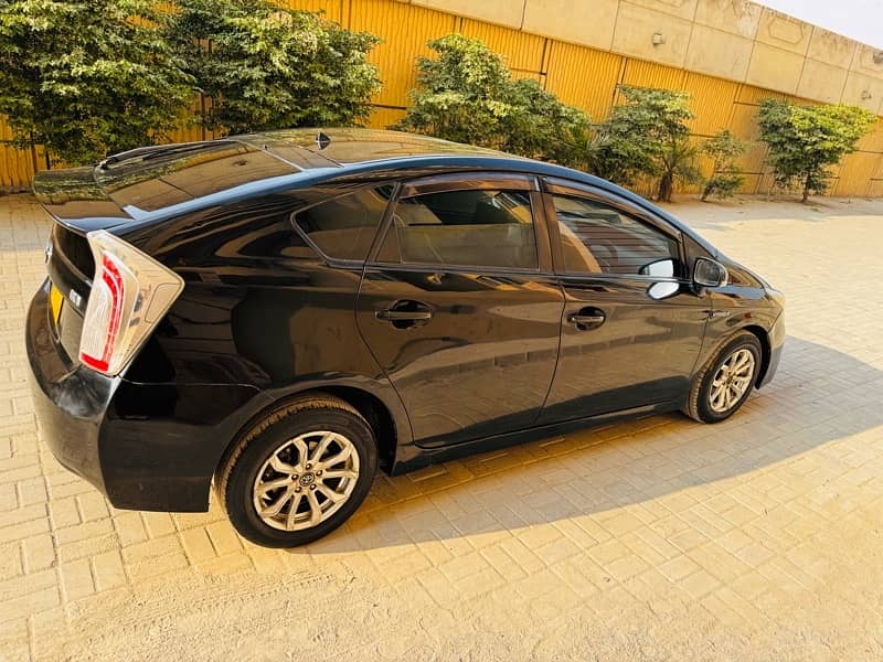 Toyota Prius 2011/2015 FULL ORIGINAL CONDITION INSIDE AND OUTSIDE 3