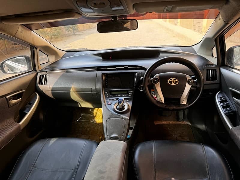 Toyota Prius 2011/2015 FULL ORIGINAL CONDITION INSIDE AND OUTSIDE 10