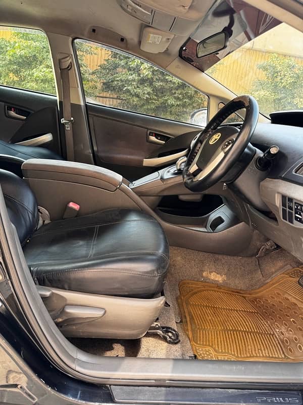 Toyota Prius 2011/2015 FULL ORIGINAL CONDITION INSIDE AND OUTSIDE 13