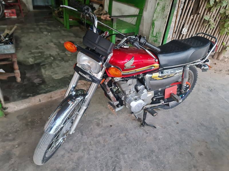 Honda 125 Special Edition 3