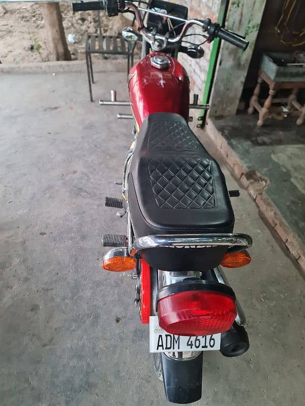 Honda 125 Special Edition 4