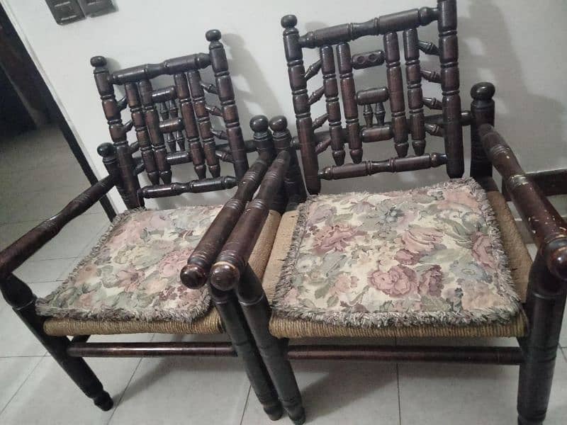 selling my sofa chairs 2+1+1 seater 1