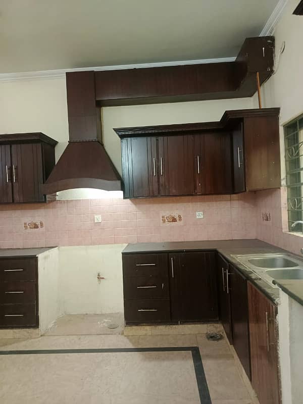 1 KANAL LOWER PORTION AVAILABLE FOR RENT IN VALANCIA HOUSING SOCIETY 9