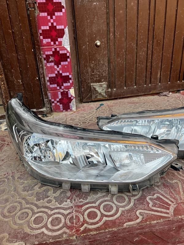 toyota yaris headlights 4