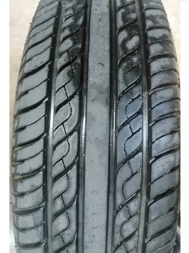 Tubeless tyres 145/70/12 for sale: 03319244484. 2