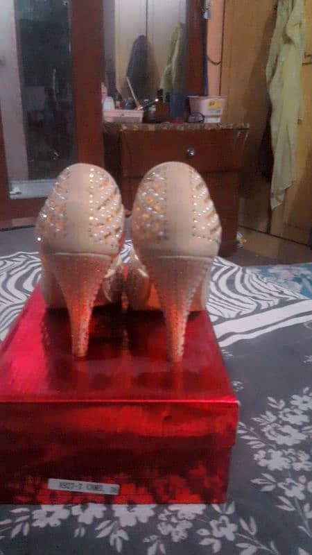 Aroos Heels 2