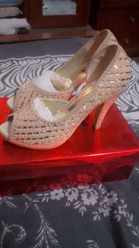 Aroos Heels 4