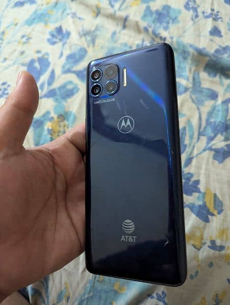 Motorola moto one 5g 1