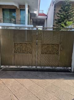 gate and partition available