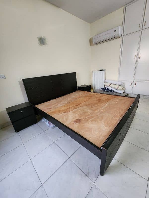 Double Bed for Sale - F-11 Islamabad - 2 side tables included 3