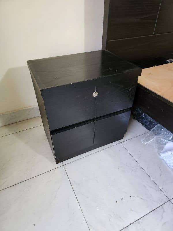 Double Bed for Sale - F-11 Islamabad - 2 side tables included 4