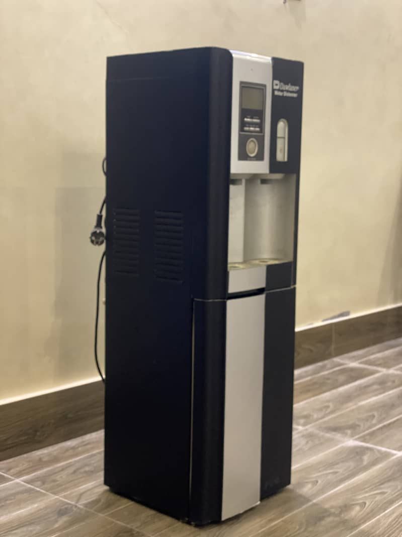 Water Dispenser with refrigerator 1