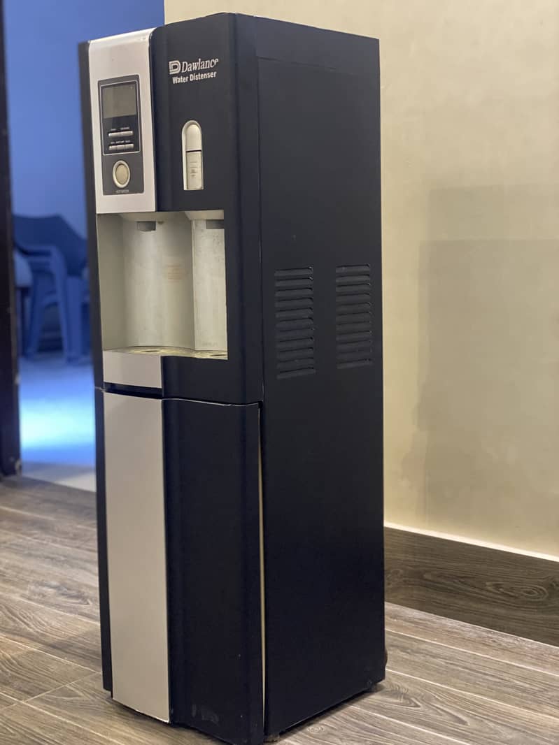 Water Dispenser with refrigerator 2