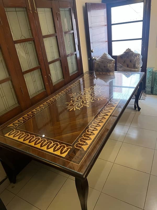 8 seater beautiful solid dinning table 0