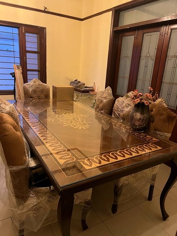 8 seater beautiful solid dinning table 6