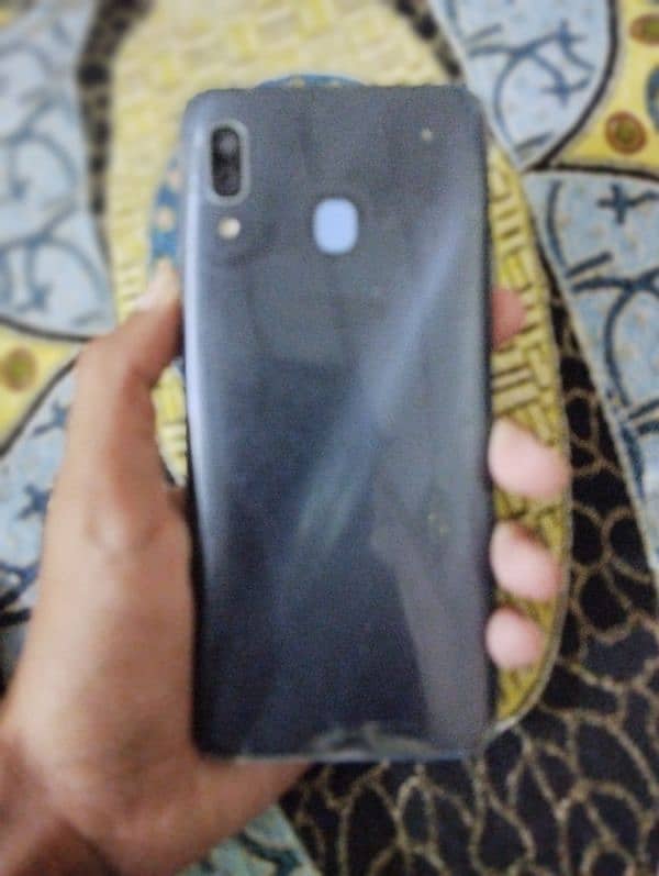 Samsung a30 available in good condition 0