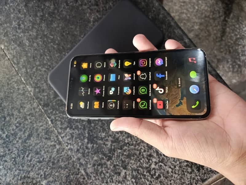 iPhone XS Max 1