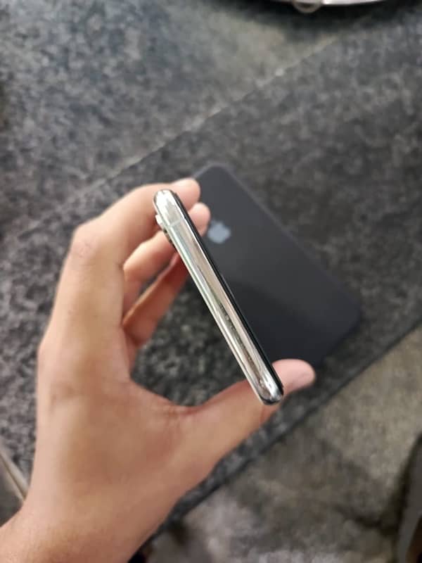 iPhone XS Max 6