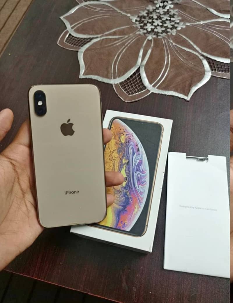 Iphone xs Golden Non. approved 64bg factory unlocked LL/A 6