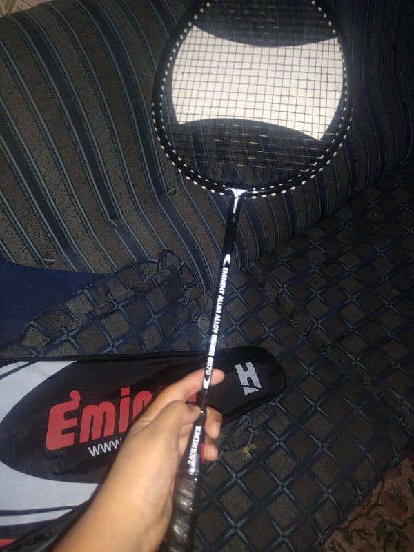 eminent pro 6070 racket set with bag and shuttlecock are available 3