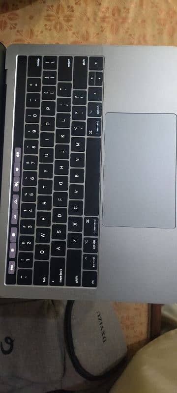 MacBook 7 Pro (US variant 13inch) 2