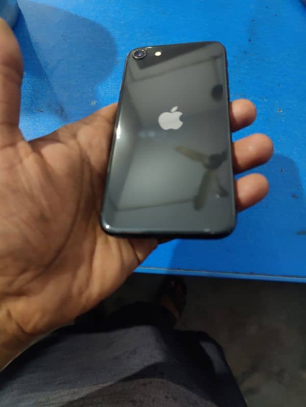 iphone SE 2020 dual sim office pta aproved 1