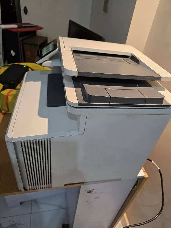 HP Laserjet MFP M479fdw 1