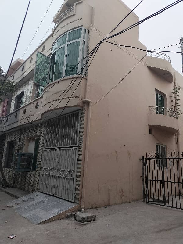 Iqbal town 3 Marla old house prime location 0