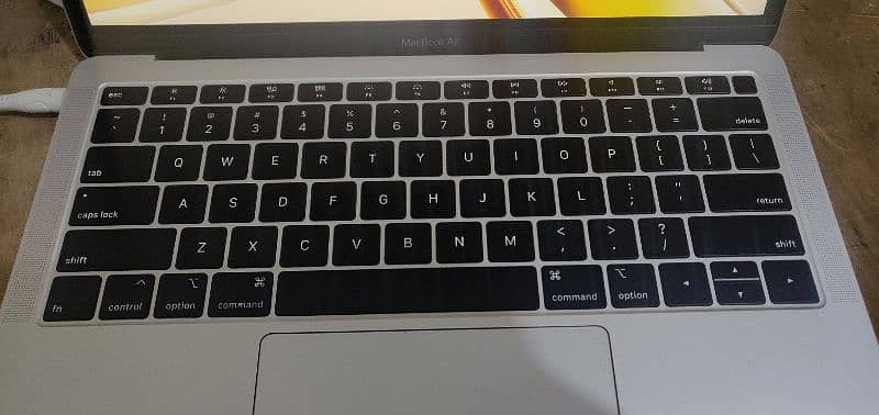 Apple MACBOOK AIR 2018 4