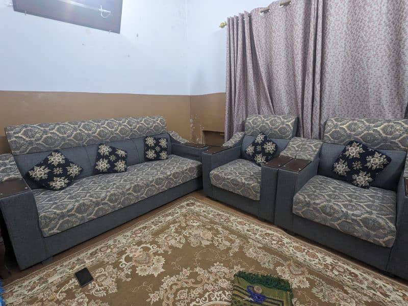 10/10 condition 5 seater sofa 2