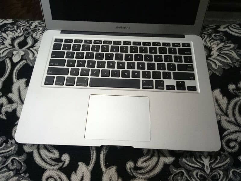 MacBook Air 2017 ~ Intel Core i5 ~ In Good Condition 6