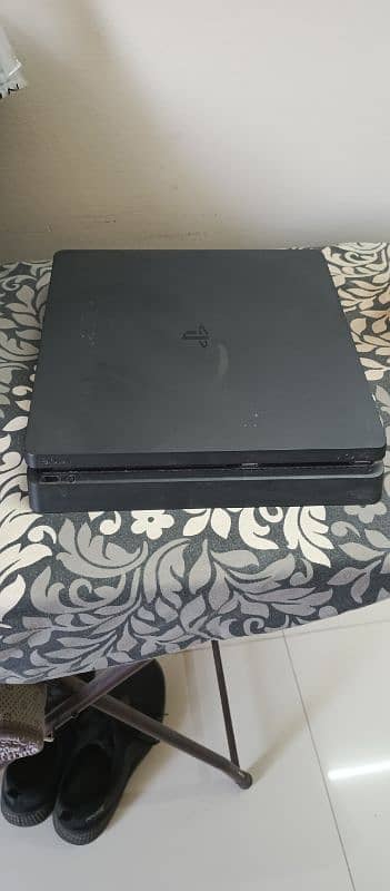 PS4 Slim , 1 TB , Excellent condition (10/10) , with one controller 1