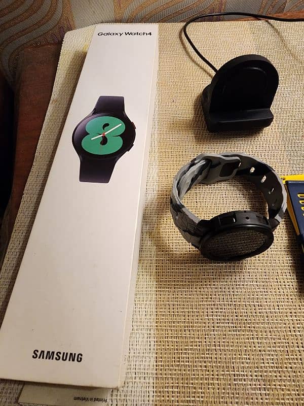 SAMSUNG WATCH 4 40MM USED FOR SALE 1